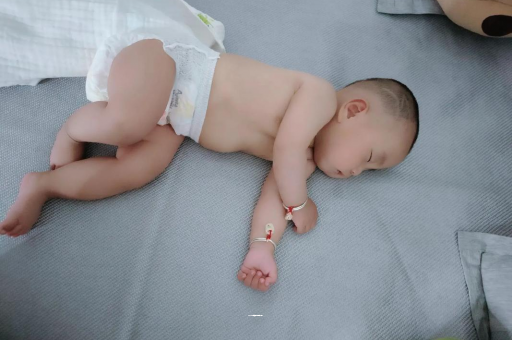 昭通3个月宝宝怎么抱